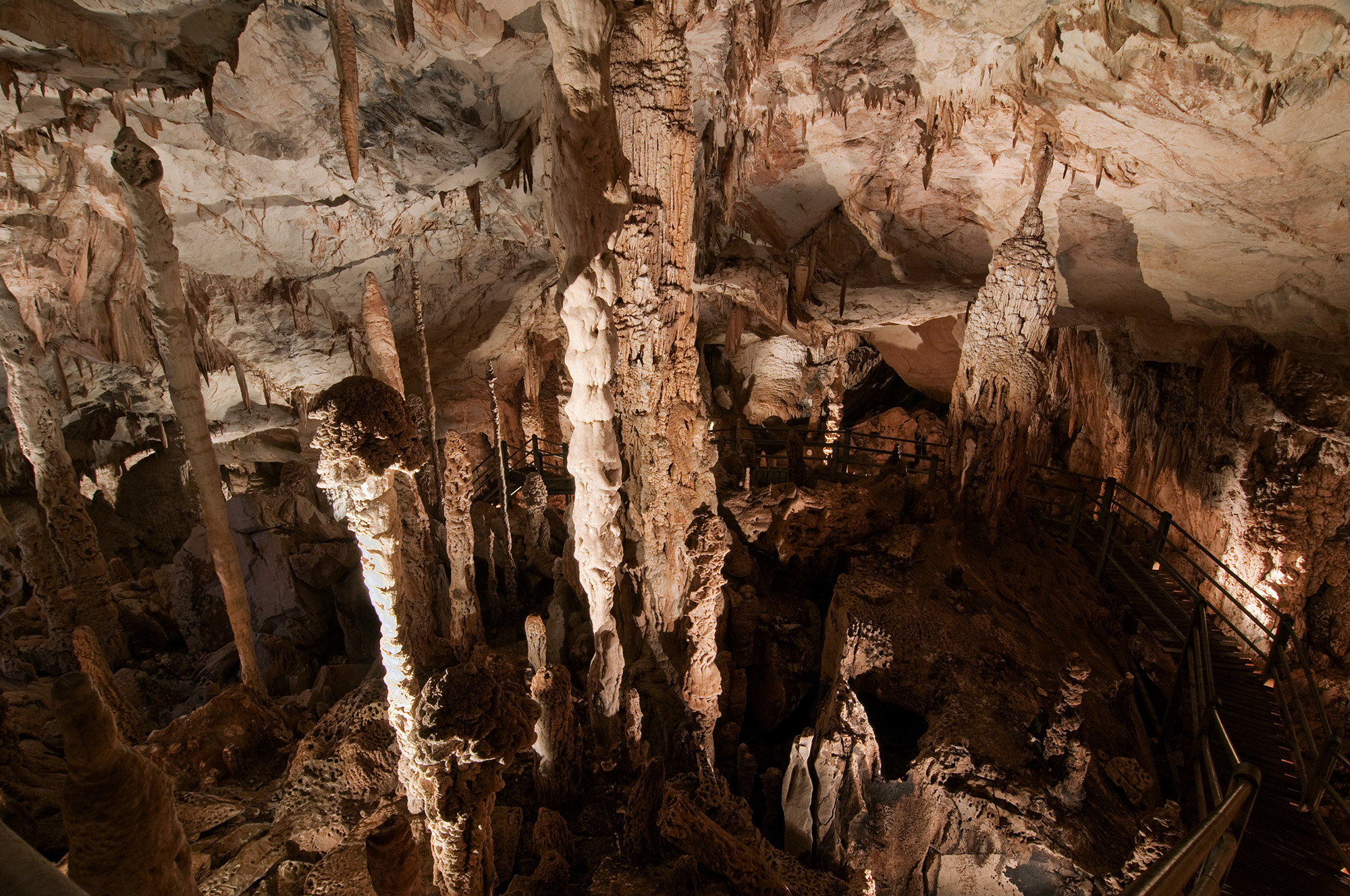 Borneo Sarawak Gunung Mulu National Park Kings Chamber In Wind Cave